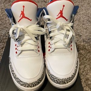 True Blues! Jordan 3’s. Awesome condition!